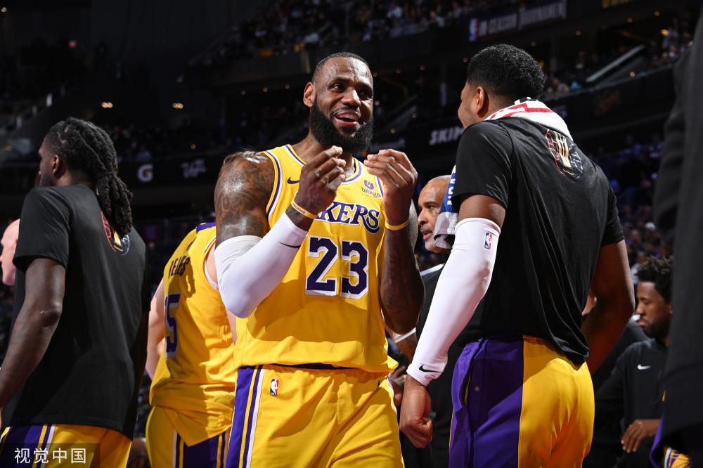 球场并接受 球场并接受